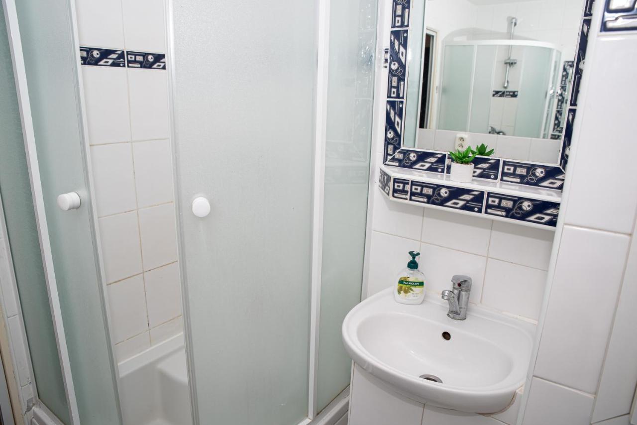 Lovely One Bedroom Apartment Nové Zámky 外观 照片